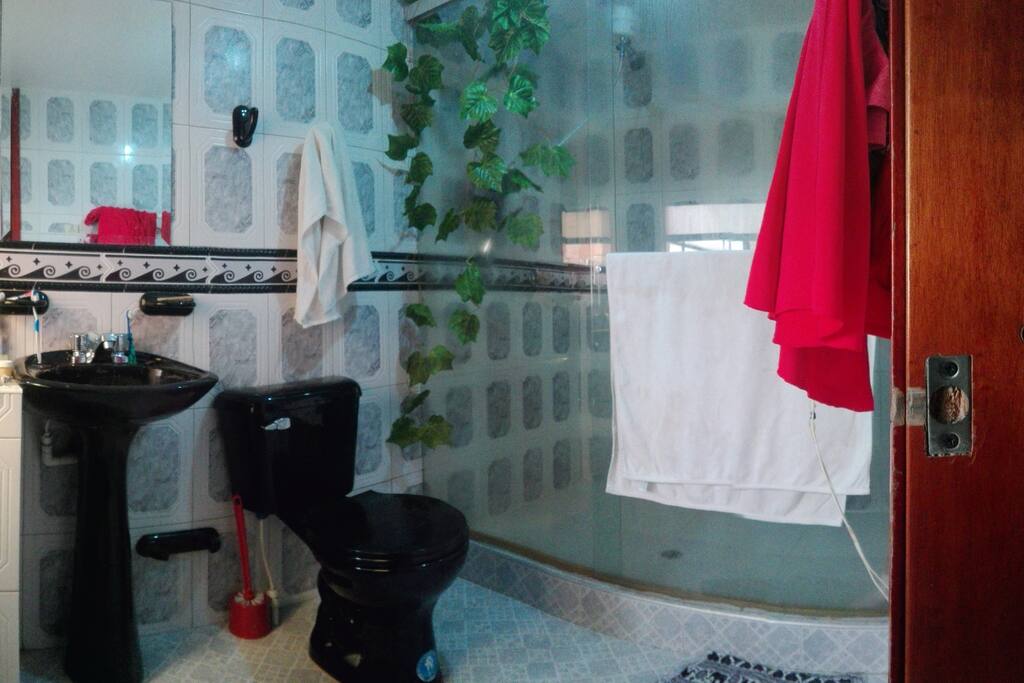 Baño privado con ducha caliente