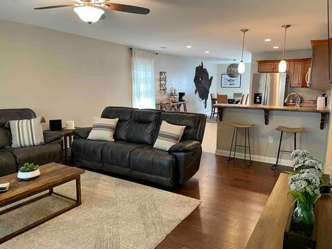 Stylish Richmond Home. Near EKU and Downtown