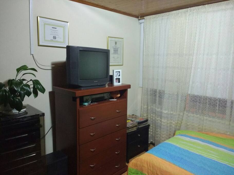 Televisión, armario (cable tv, closet)
