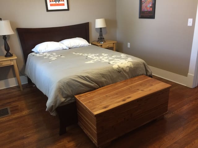 Charming home close to downtown Johnson City