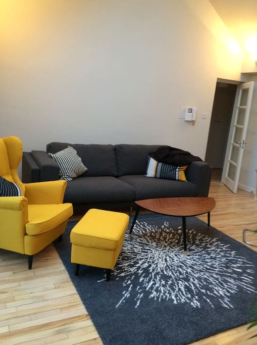 Bright Livingroom & Comfortable Sofa