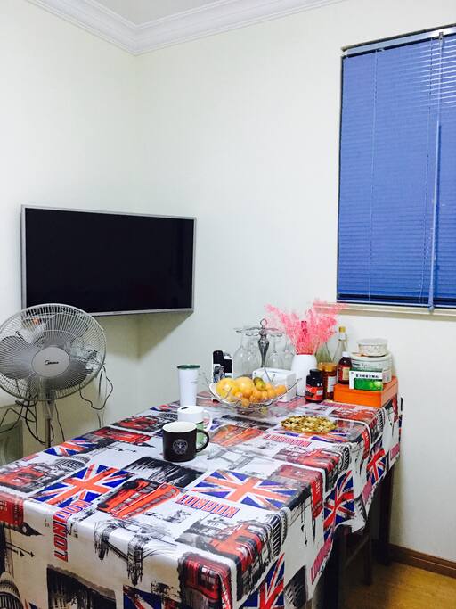 伊家客厅 虽然小 但却温馨呢