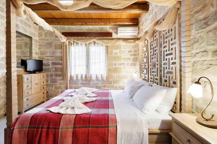 Hectoras Villa in Plaka gallery image 3