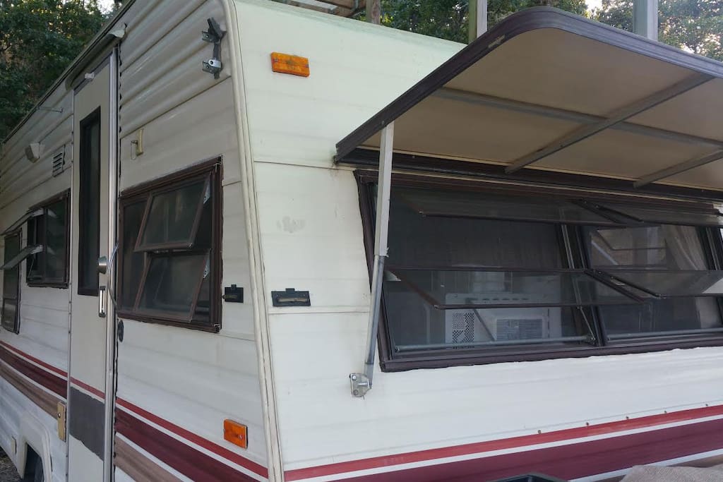 17 foot (70 Sq Ft) Travel Trailer