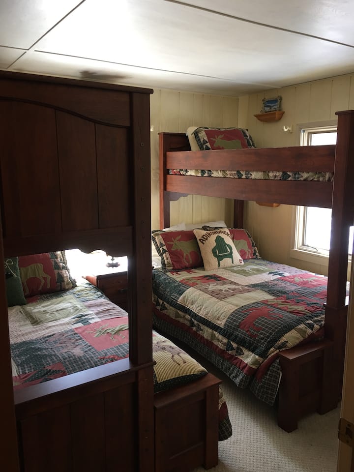 2 легла f
ull size и близнаци по - горе