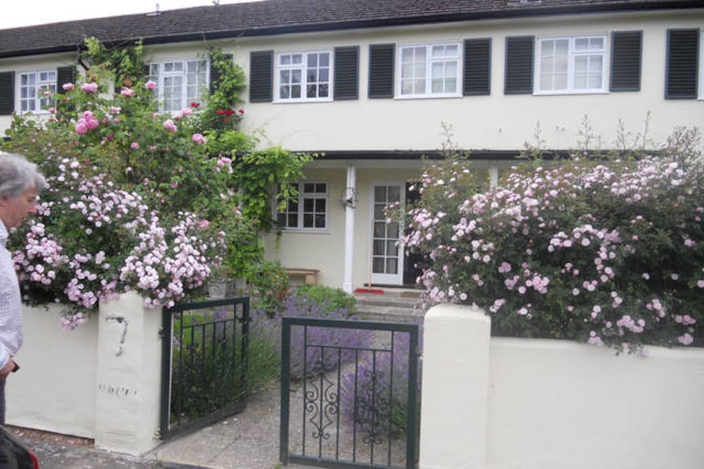 The flat has its own private entrance. It is annexed to a large house in a quiet cul-de-sac.