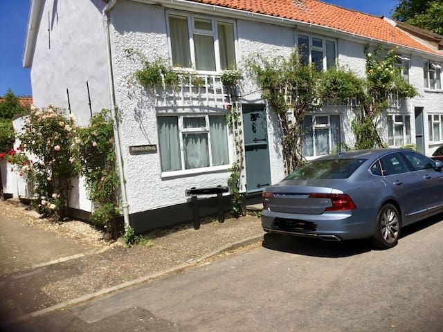 Private cosy self-catering cottage apartment