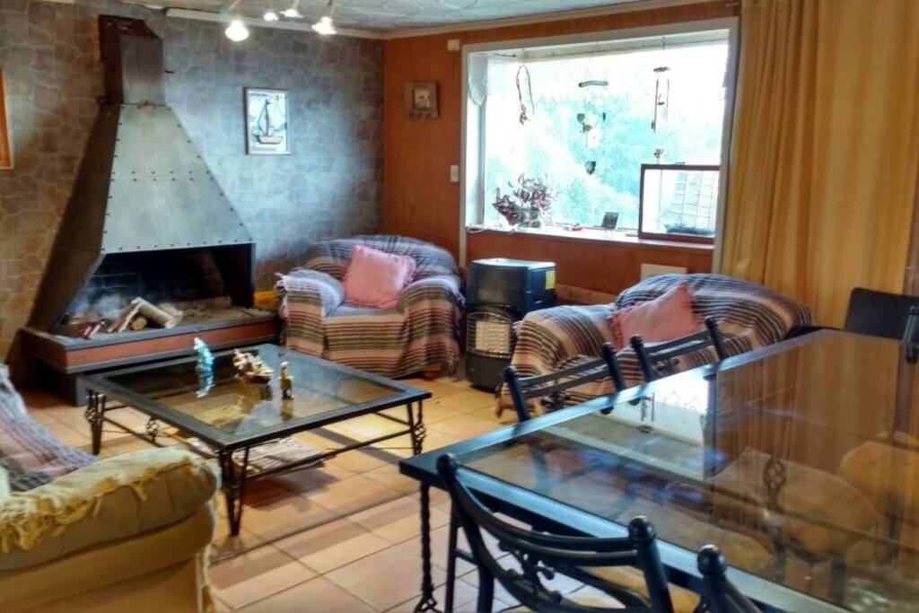 Acogedor living con chimenea