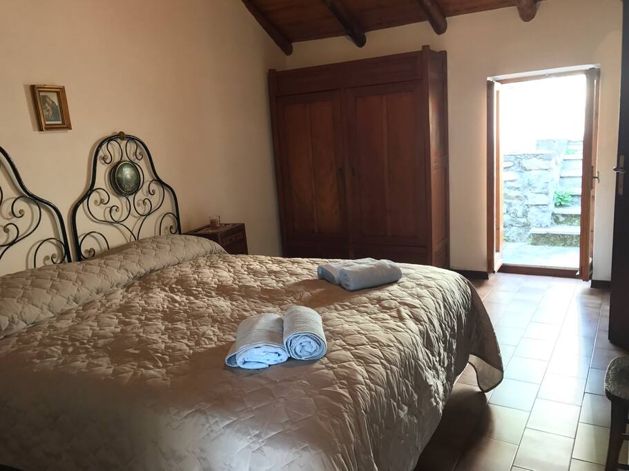 camera da letto con uscita su terrazzo