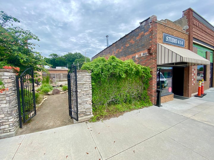 Studio 414 in Malvern, Iowa, United States Airbnb