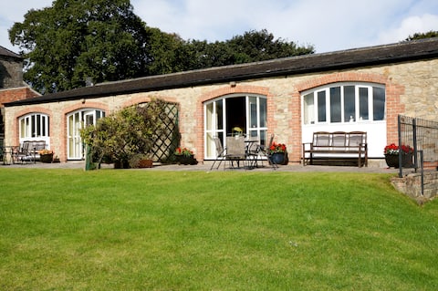 Garth Cottage- family & dog friendly near Durham