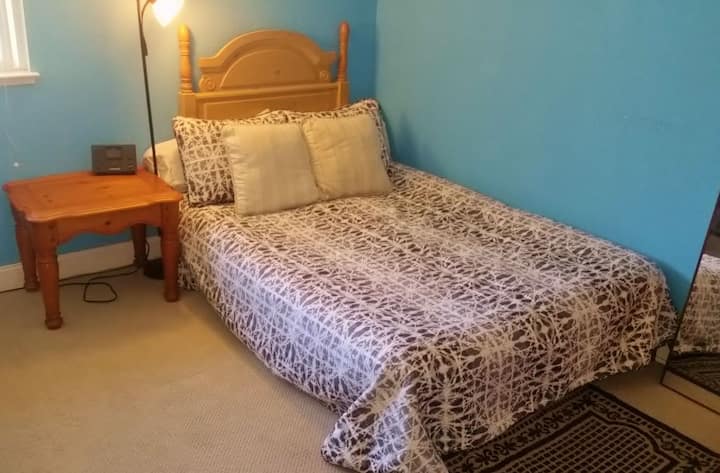 Трета спалня с малко двойно легло - „Синята стая“