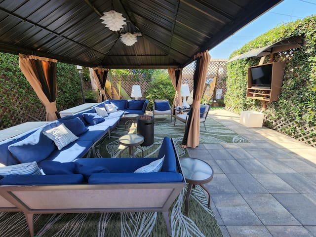 Home Ocean Breeze steps to Marina Trolley Gaylord