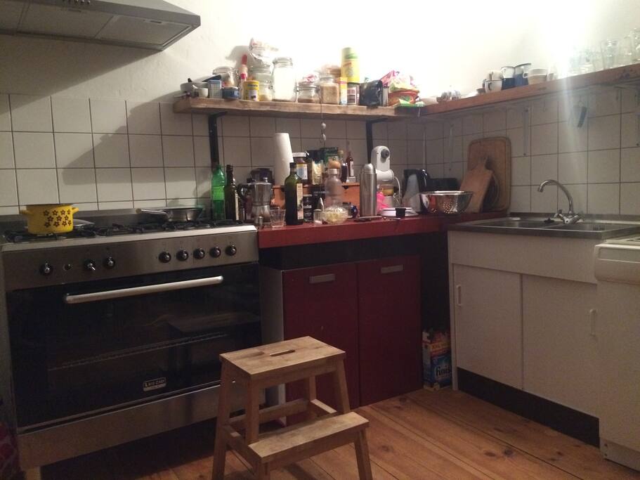 Küche mit Gasherd/kitchen with oven (gas)/cocina con gas