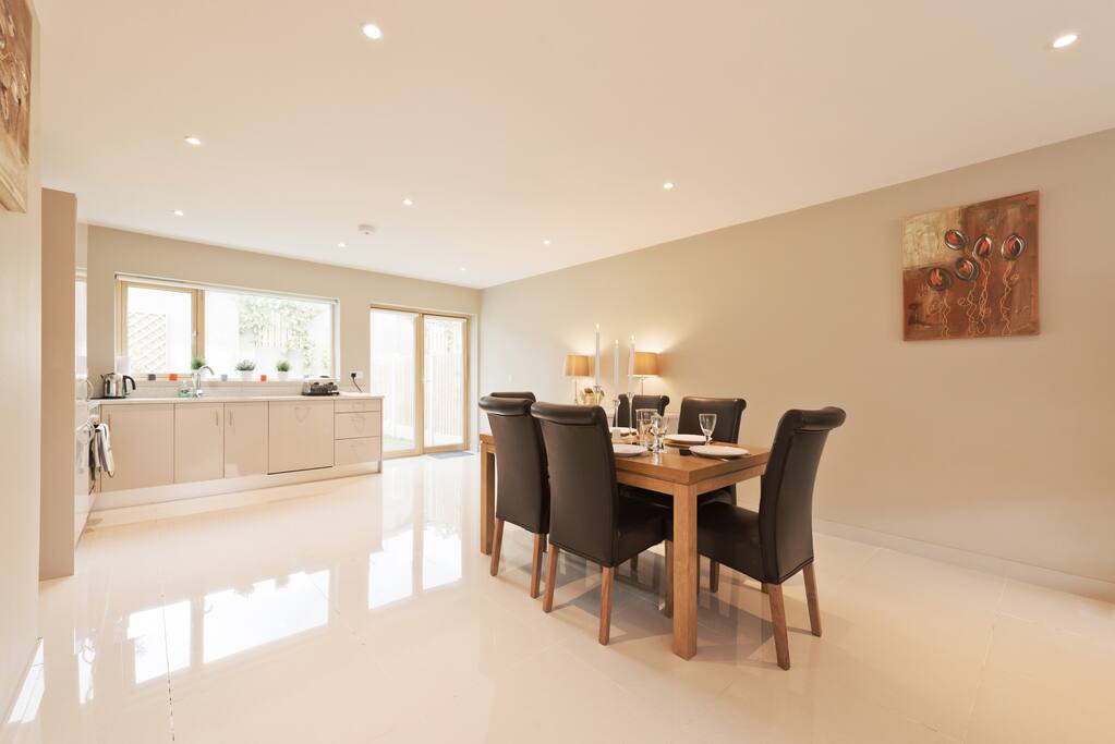 Spacious kitchen/dining