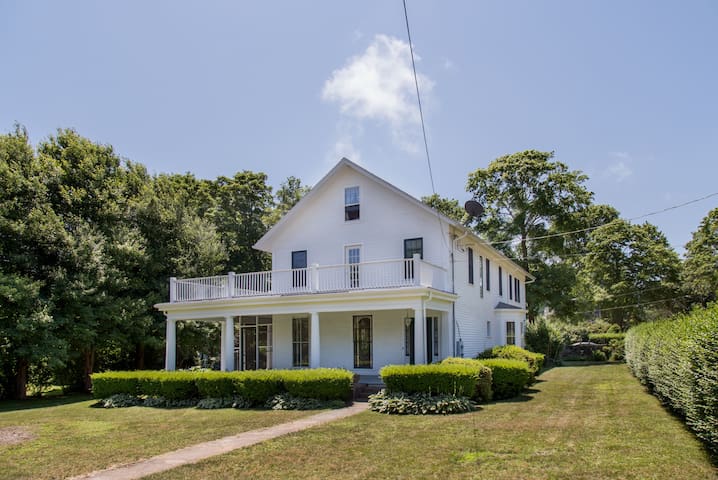 Narragansett Pier, Walk to Beach, 7BR/5BA, 14pp