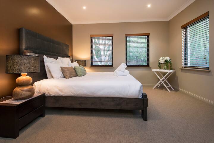 Bay Views, Eagle Bay gallery image 5