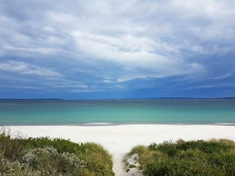 Successful Airbnb property: Maysie's Beach House on the shores of Jervis Bay in Callala Beach