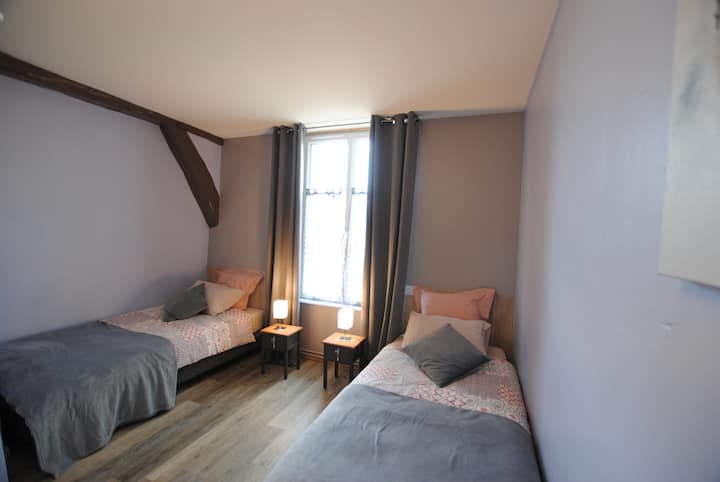 חדר שינה 4 - קומה (2 מיטות 90x200)