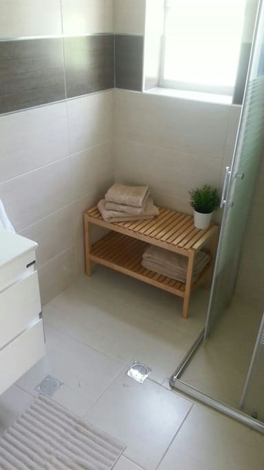 Salle de douche parentale avec wc