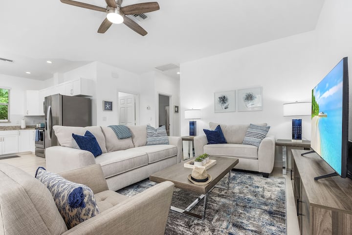 Sea Glass Retreat. Beach*wine*dine*relax. Repeat - Naples Park, FL