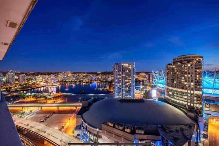 Downtown High-rise Amazing View+Pool+Gym+Parking