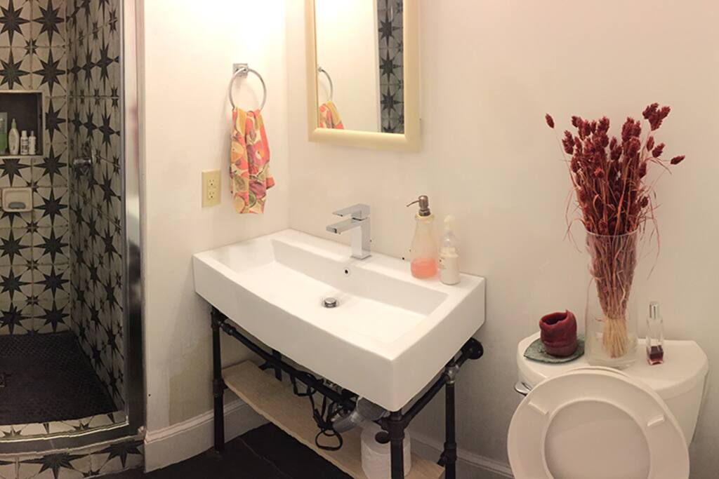 Private adjoining bath