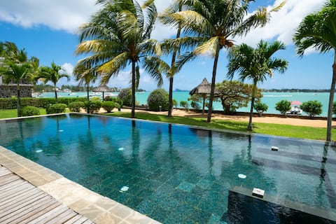 Prestigious waterfront villa 3