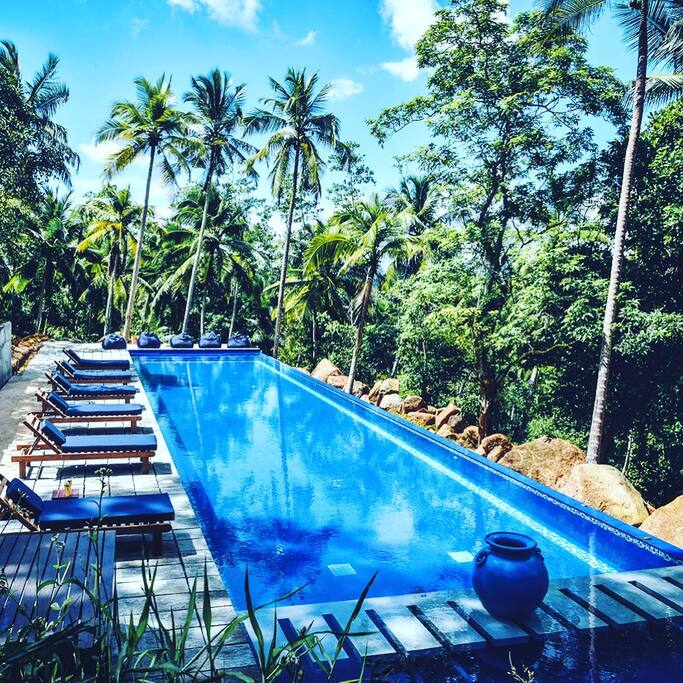Maybe you’ll get lucky and have the whole 30m infinity pool to yourself.