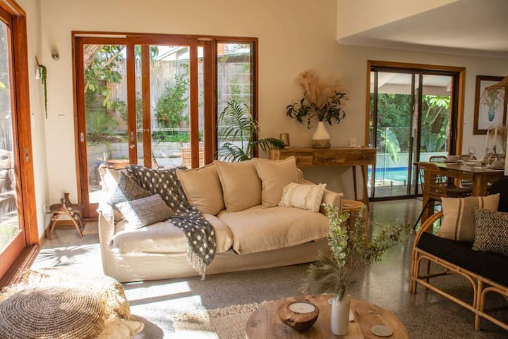 Beach Jungle: Pet-friendly, Hot Tub, Pool & Fire - Byron Bay