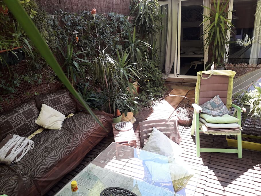 Vous appercevez en fond de la jolie terrasse végétalise votre spacieuse chambre !
