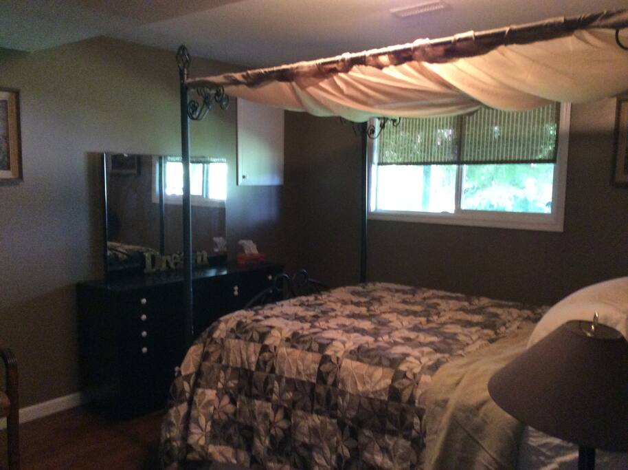 4 Poster Queen Size Antique Bed