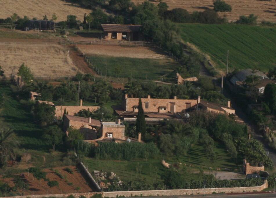 Land of 18.000 sqm
1600 of construction