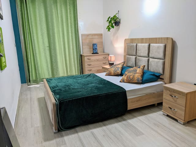 The Green Room  (1min to tram)