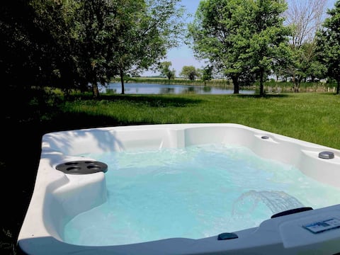 Retreat on 7.5 Acres | Sauna, Hot Tub & Kayaks