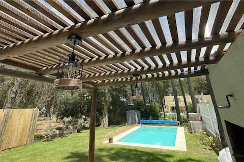 Anuncio de Airbnb popular: HOUSE IN SOLANAS COMPLEX FOR FAMILY GETAWAYS en Punta Ballena