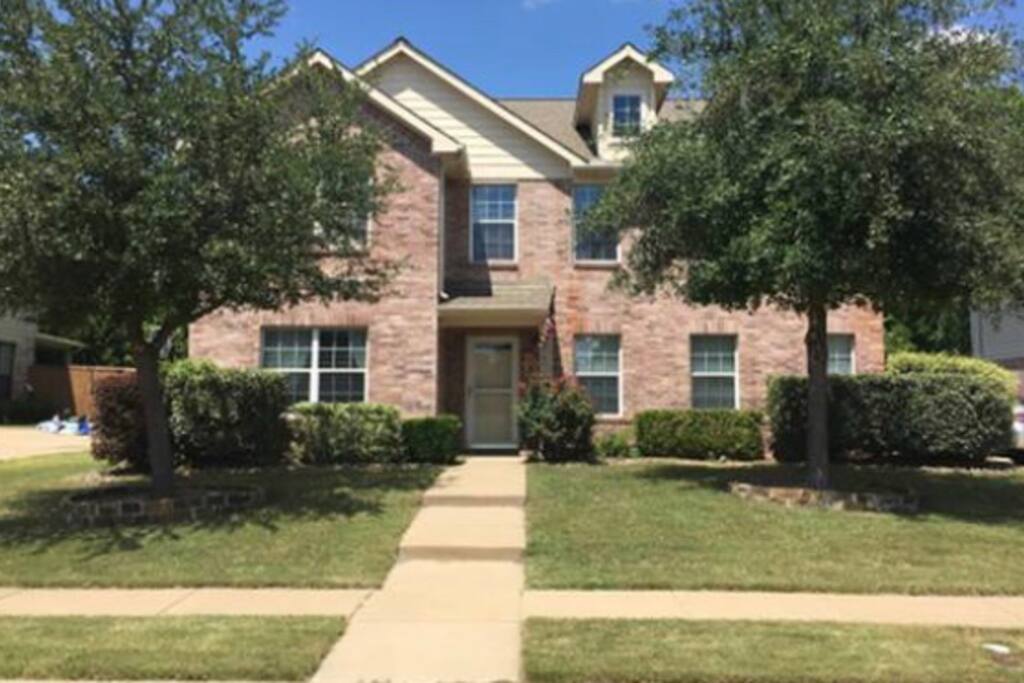 Front view of home