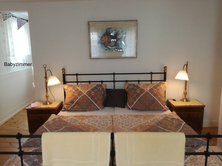 Veľká (rodičovská) spálňa/šatník s prístupom do detskej izby