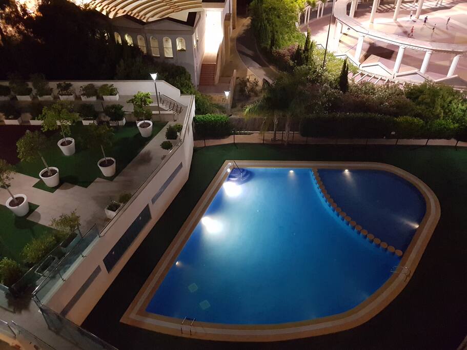 PISCINA