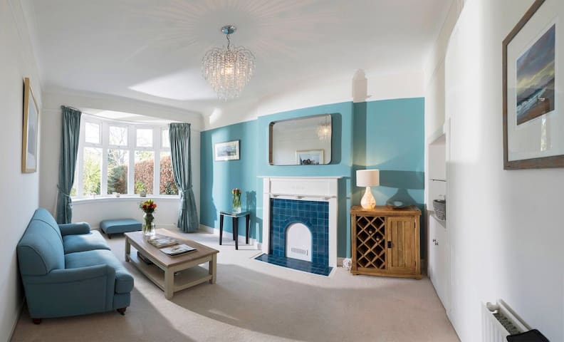 Beautiful house with conservatory and large garden