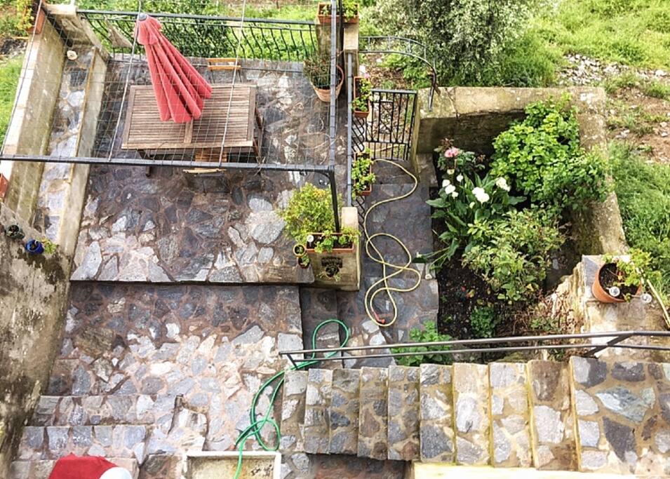 Terrasse du bas , vue montagnes