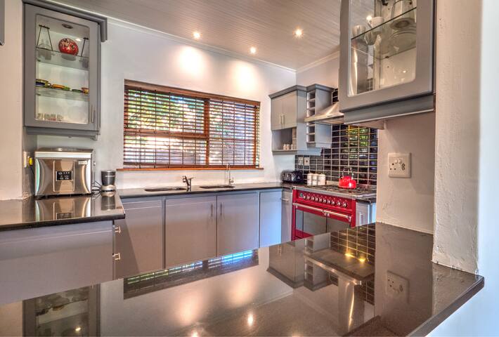 Three bed home in the heart of Constantia gallery image 5