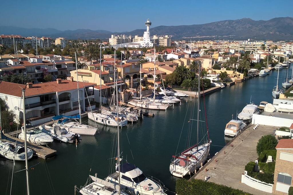 Vue de la terrasse sur la marina