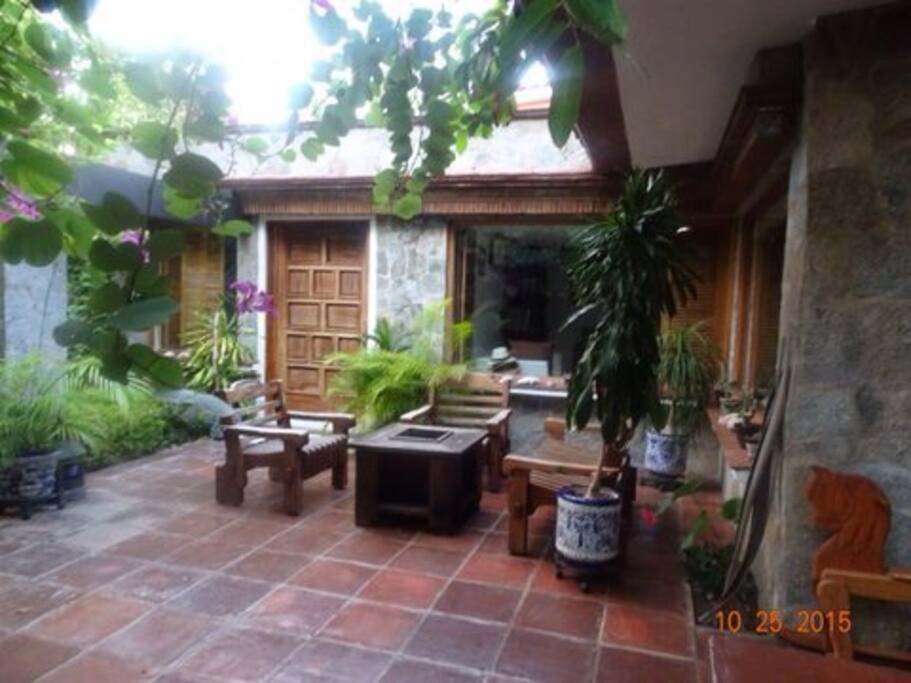 terraza a la salida de una de las recamaras, ideal para tomar café por la mañana