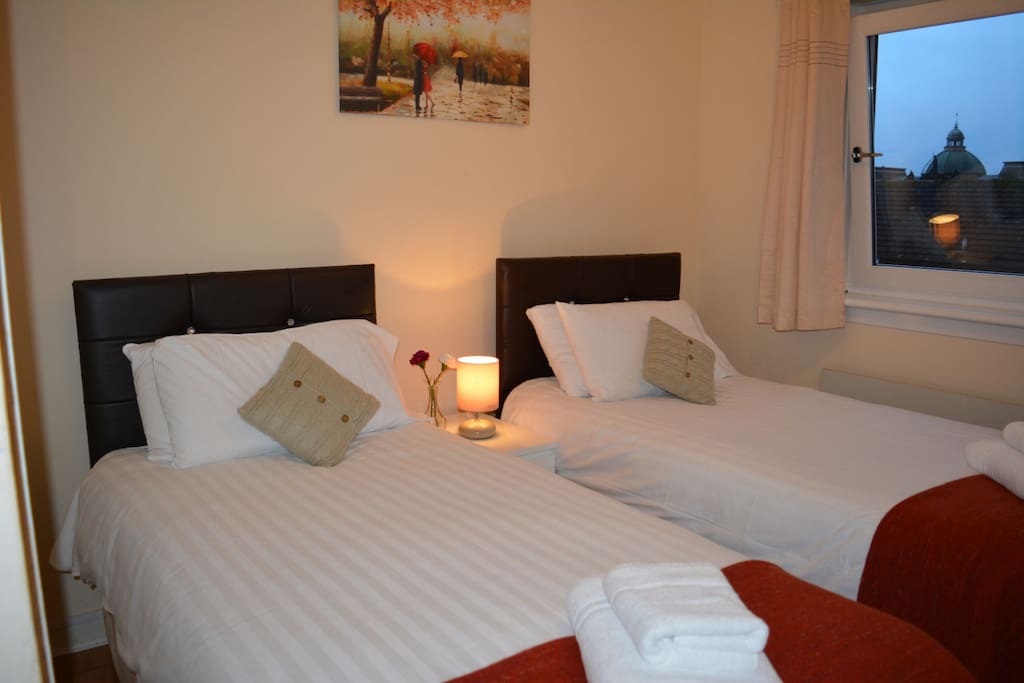 Twin single beds in the bedroom
