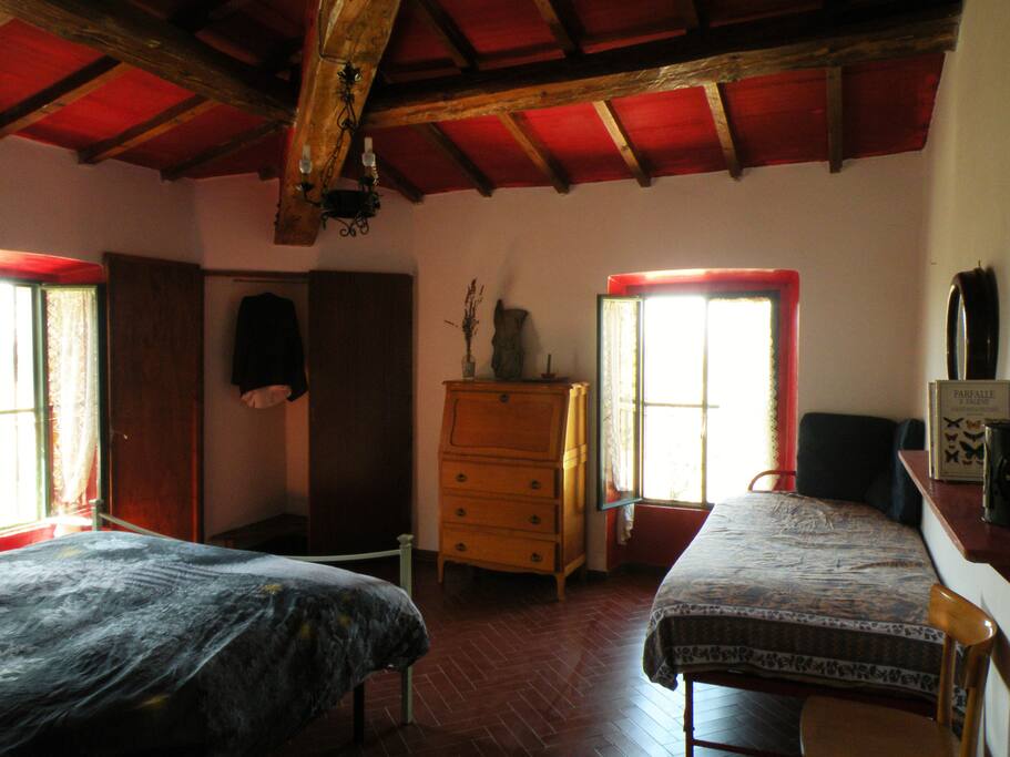 camera da letto matrimoniale con eventuale terzo posto letto
