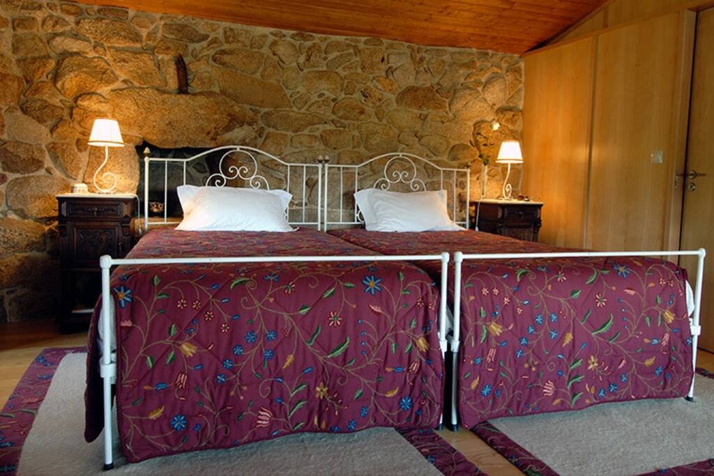 Quarto com duas camas