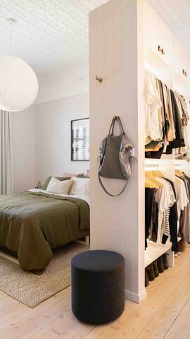 Whole Home, Luxury Interiors, King Bed & Backyard gallery image 5