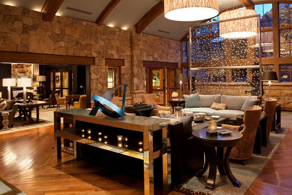 Sitting area main lobby