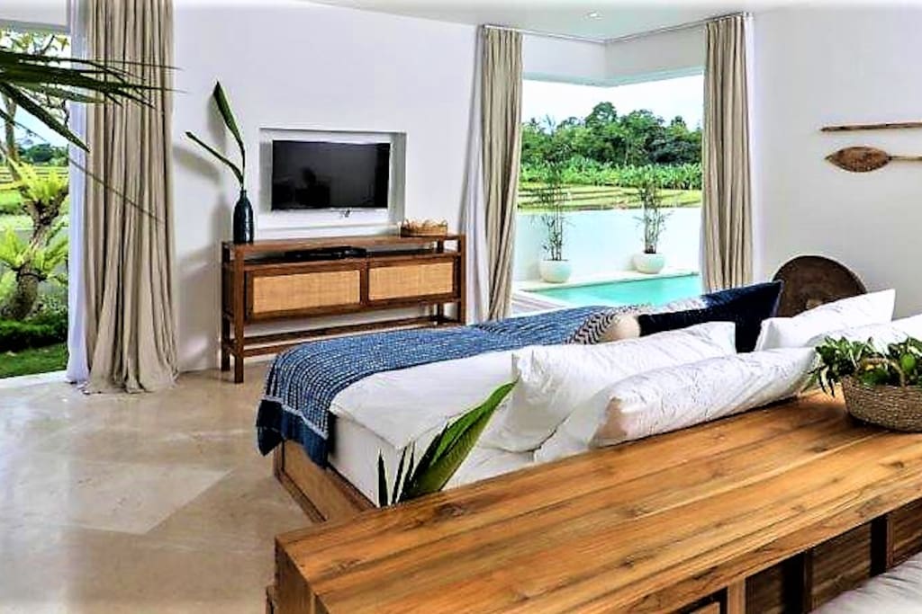 Master Suite #1 with direct Pool Access (King Size bed can convert to Twin Single option if needed). Luxurious bed linens, fluffy duvets & plush pillows make sleeping a dream